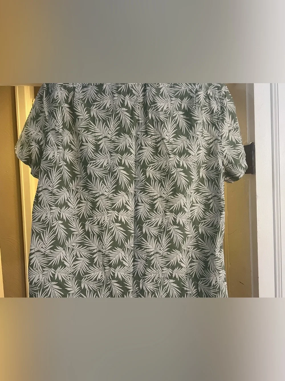 J.CREW Men's Flex Washed Slim Fit Short Sleeve Hawaiian Green Palm Print Shirt L